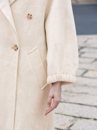Wool coat with Tailored Collar and Cuffed Sleeves