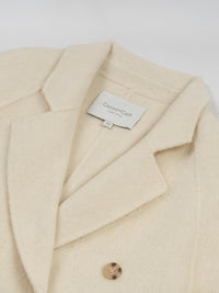 Wool coat with Tailored Collar and Cuffed Sleeves