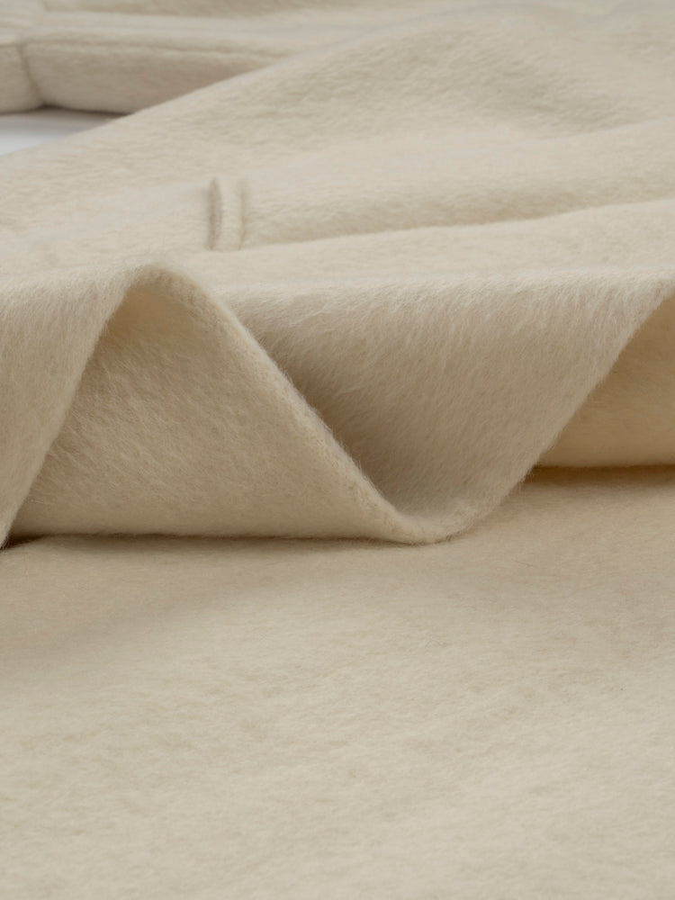 Wool coat with Tailored Collar and Cuffed Sleeves