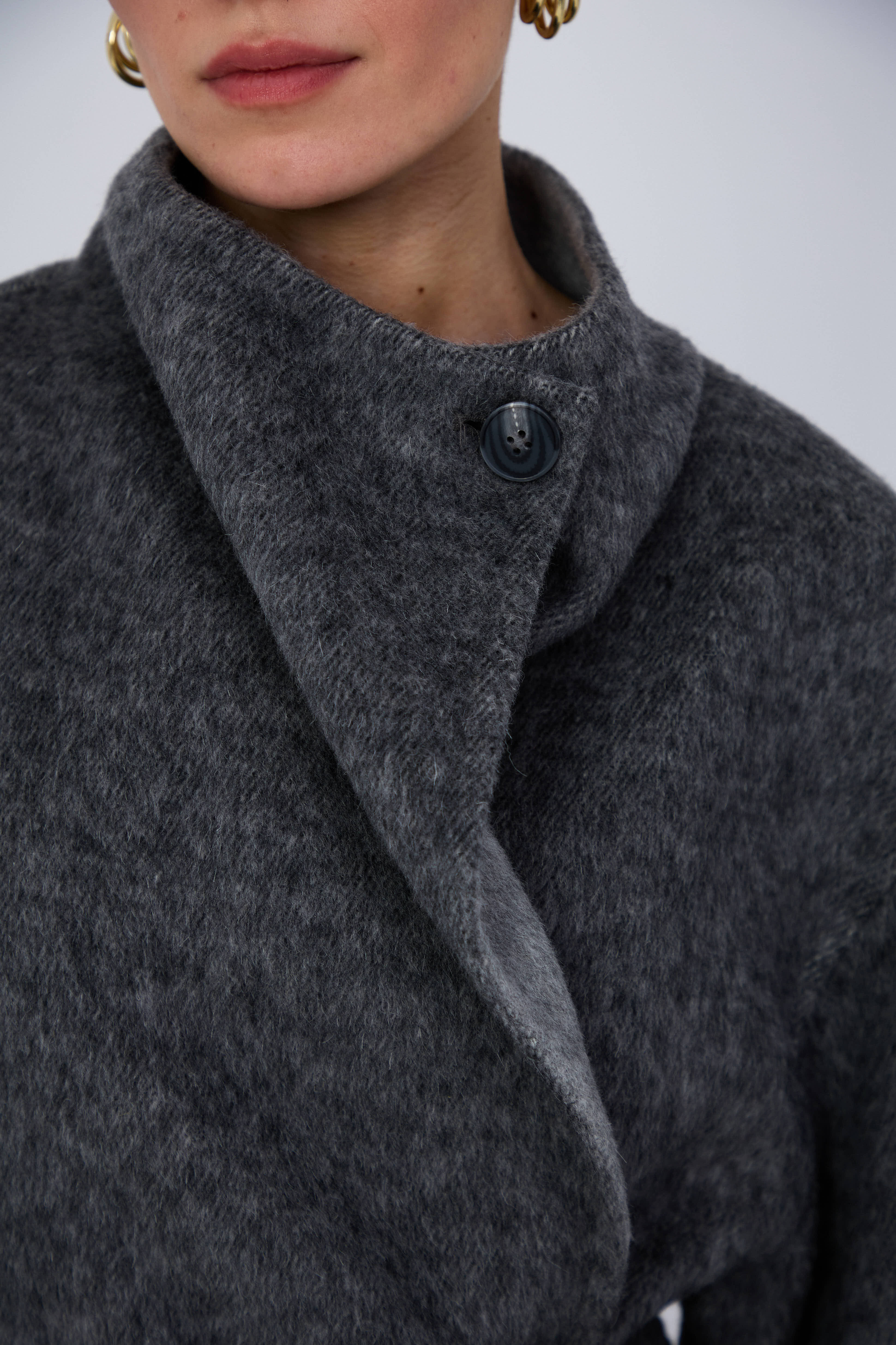 Sophisticated long wool coat with silk lining