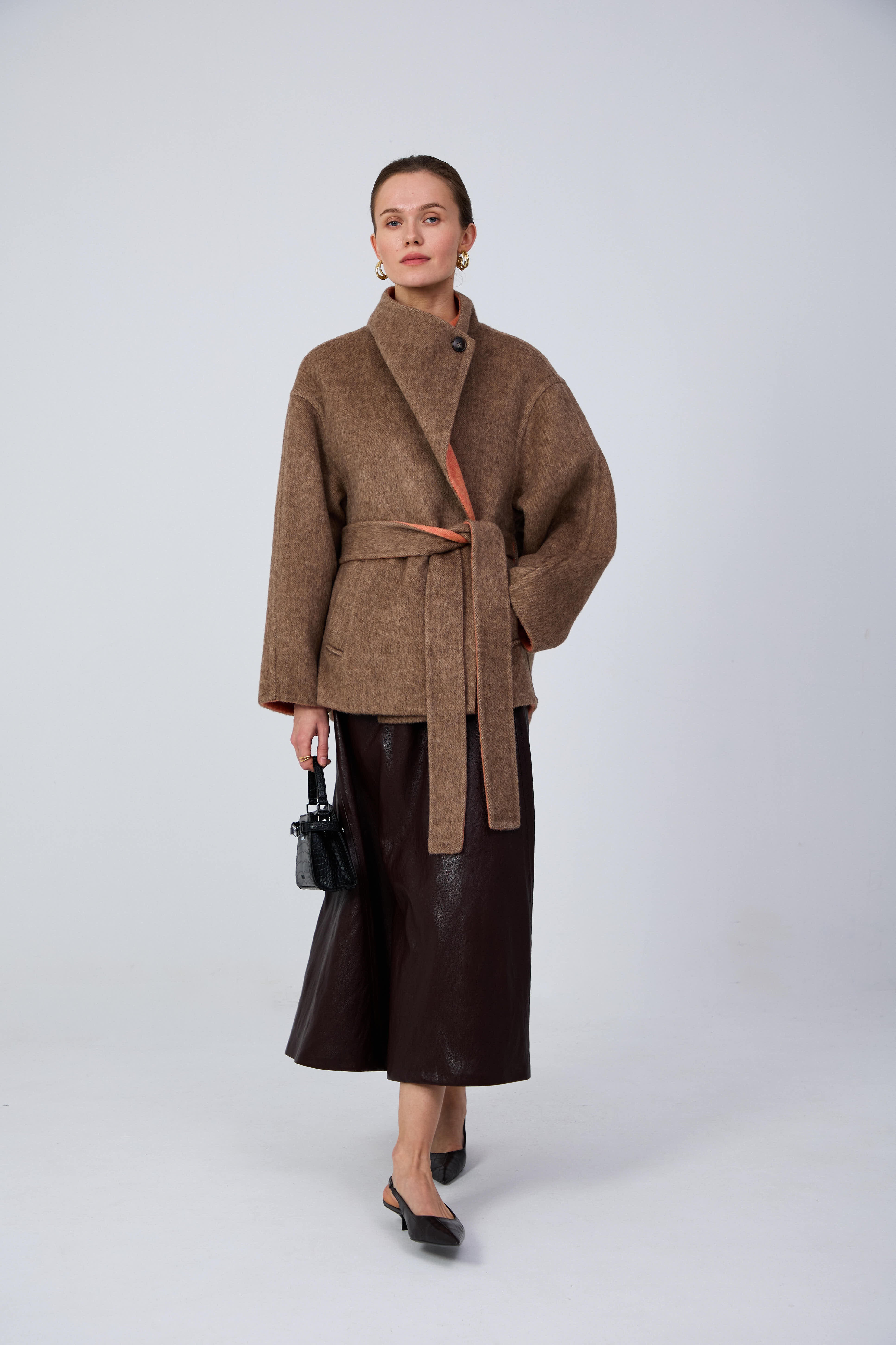 Timeless elegance wool coat with silk lining